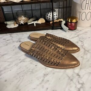 Elegant Arider Girl Bronze Woven Mules